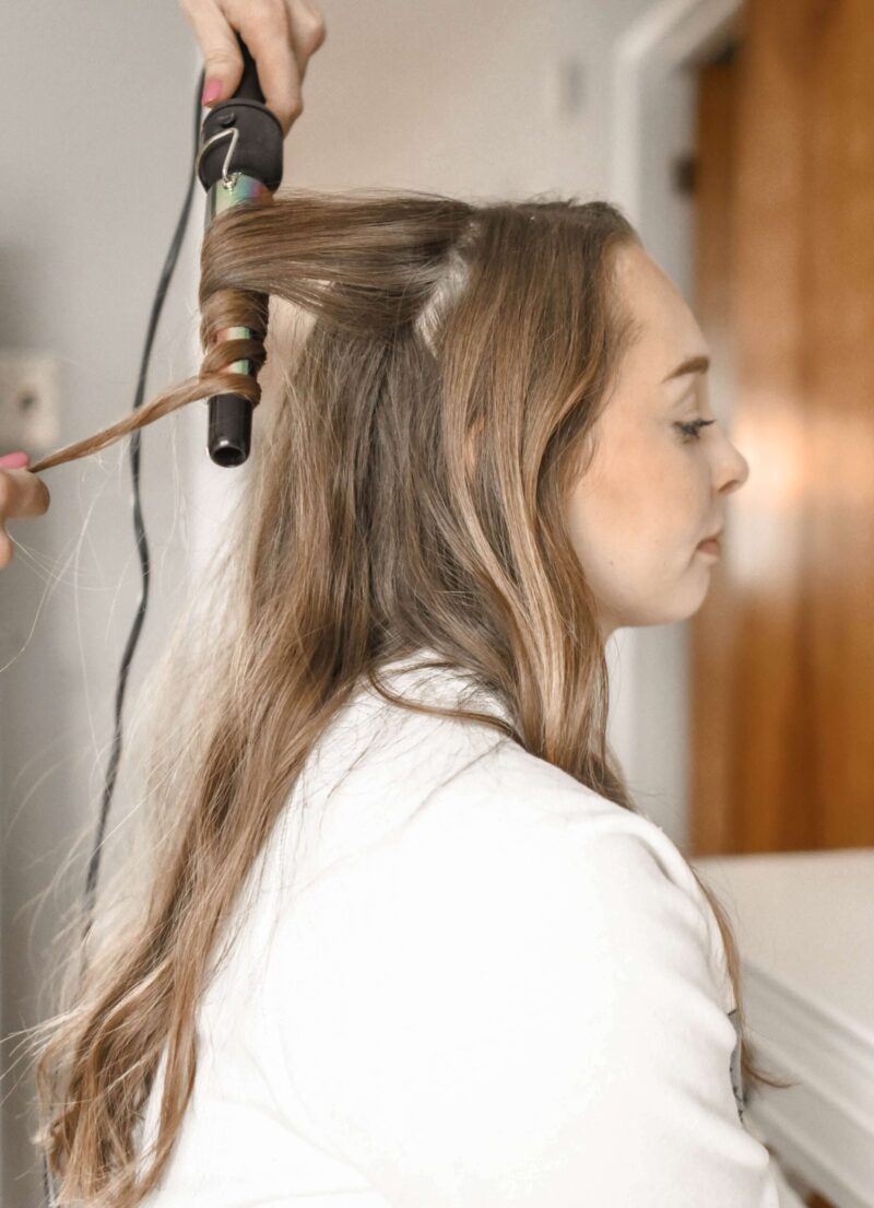 Úprava ženských vlasů kulmou